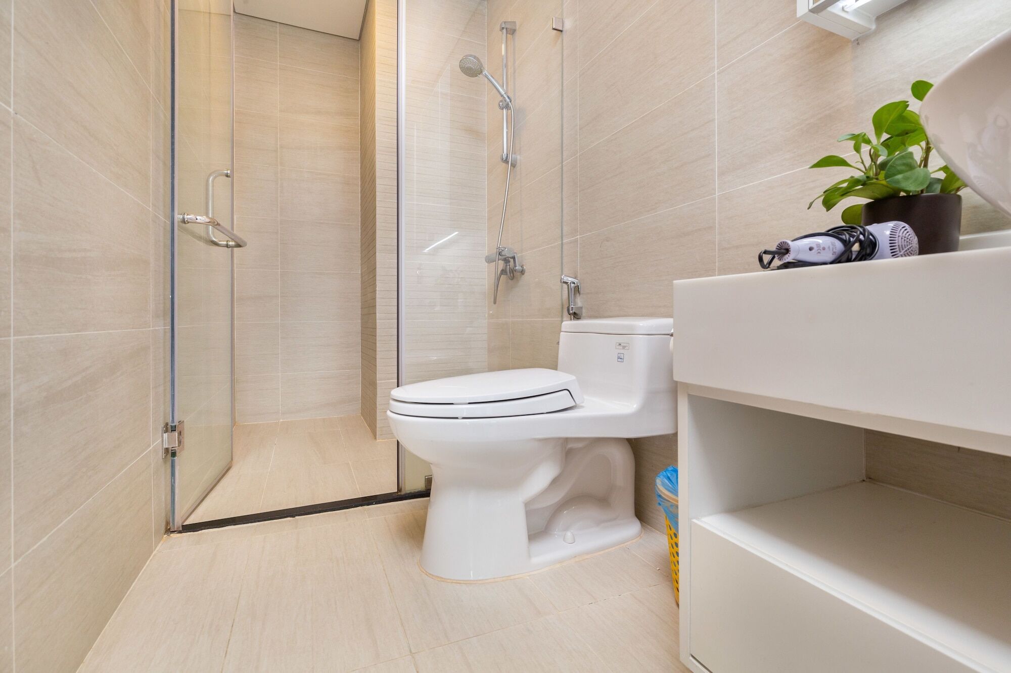 Laze Saigon Vinhomes Park