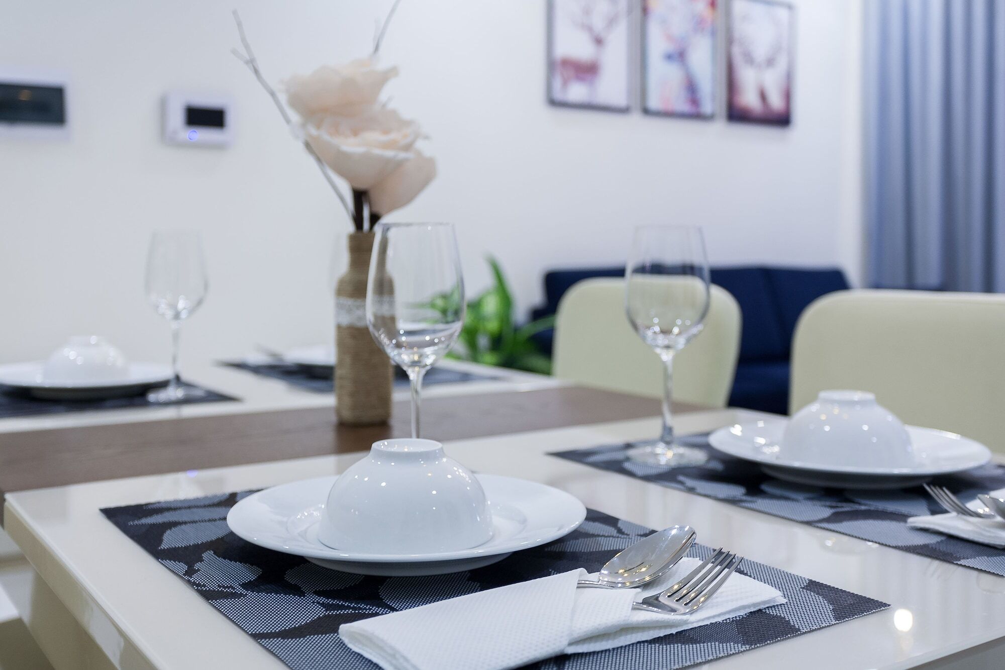 Laze Saigon Vinhomes Park * TP. Hồ Chí Minh