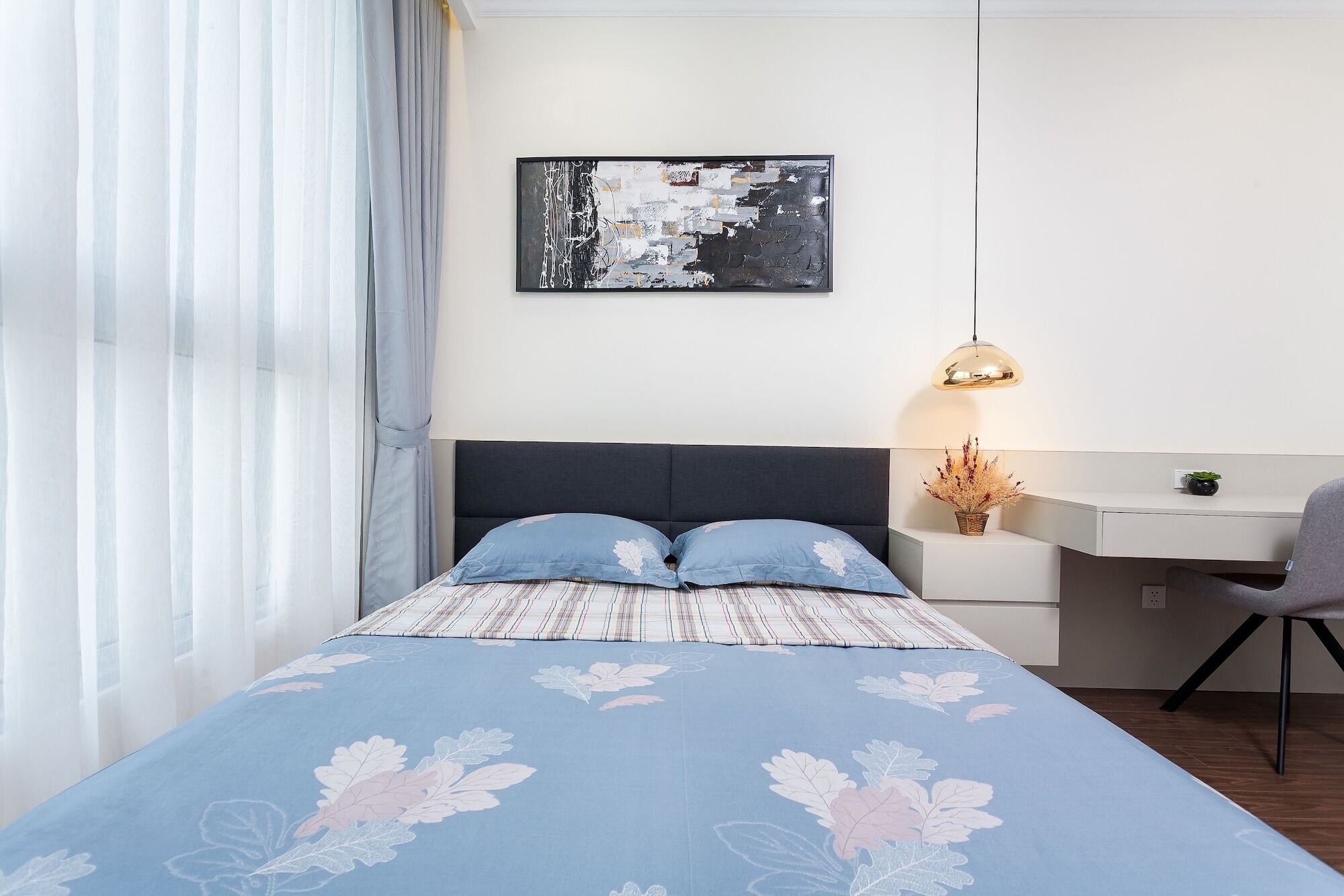 Laze Saigon Vinhomes Park *