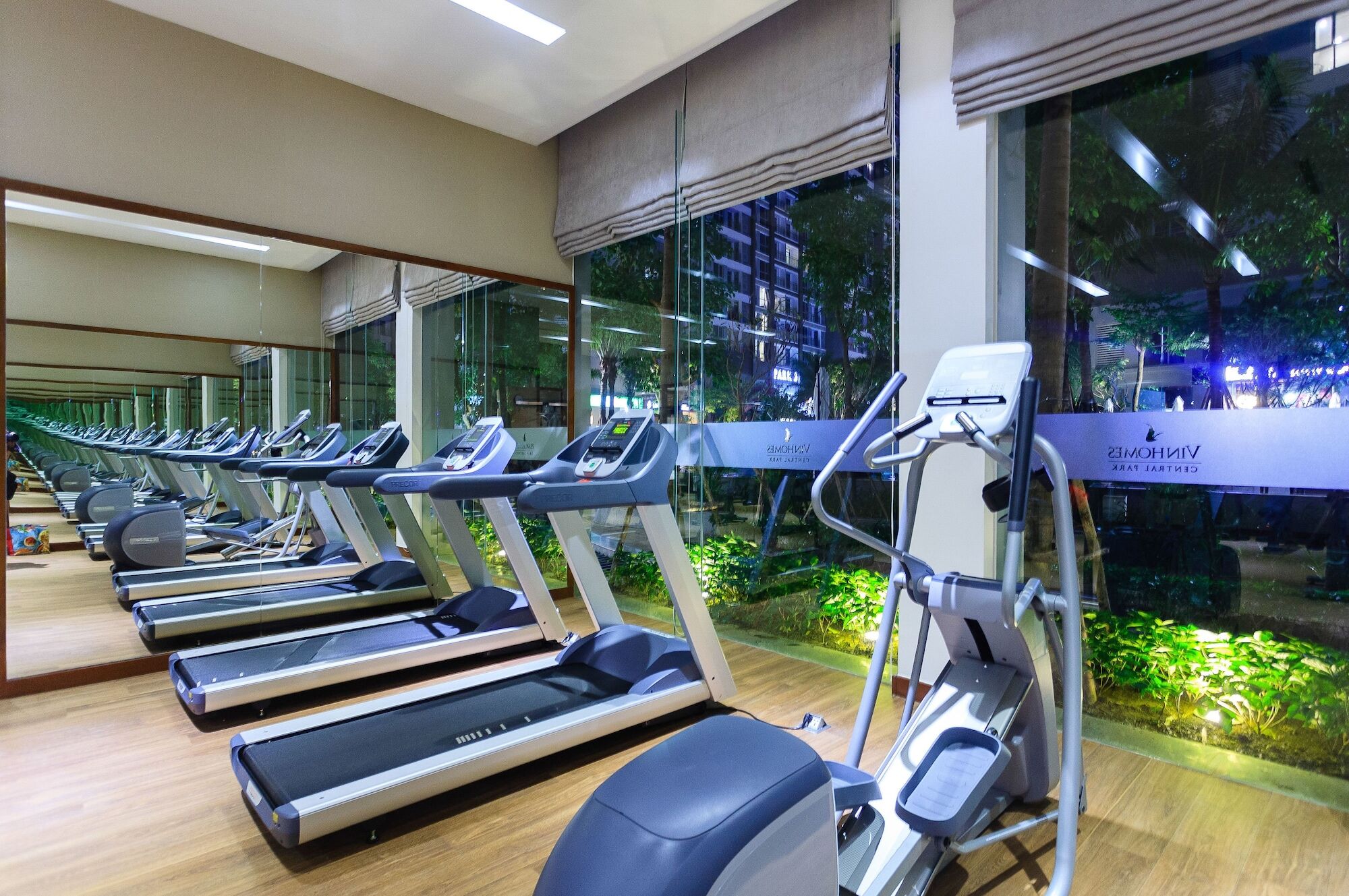 Laze Saigon Vinhomes Park * TP. Hồ Chí Minh