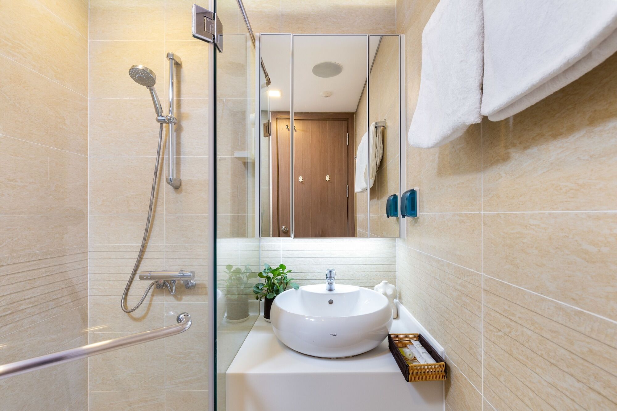 Apartment Laze Saigon Vinhomes Park Ho Chi Minh City