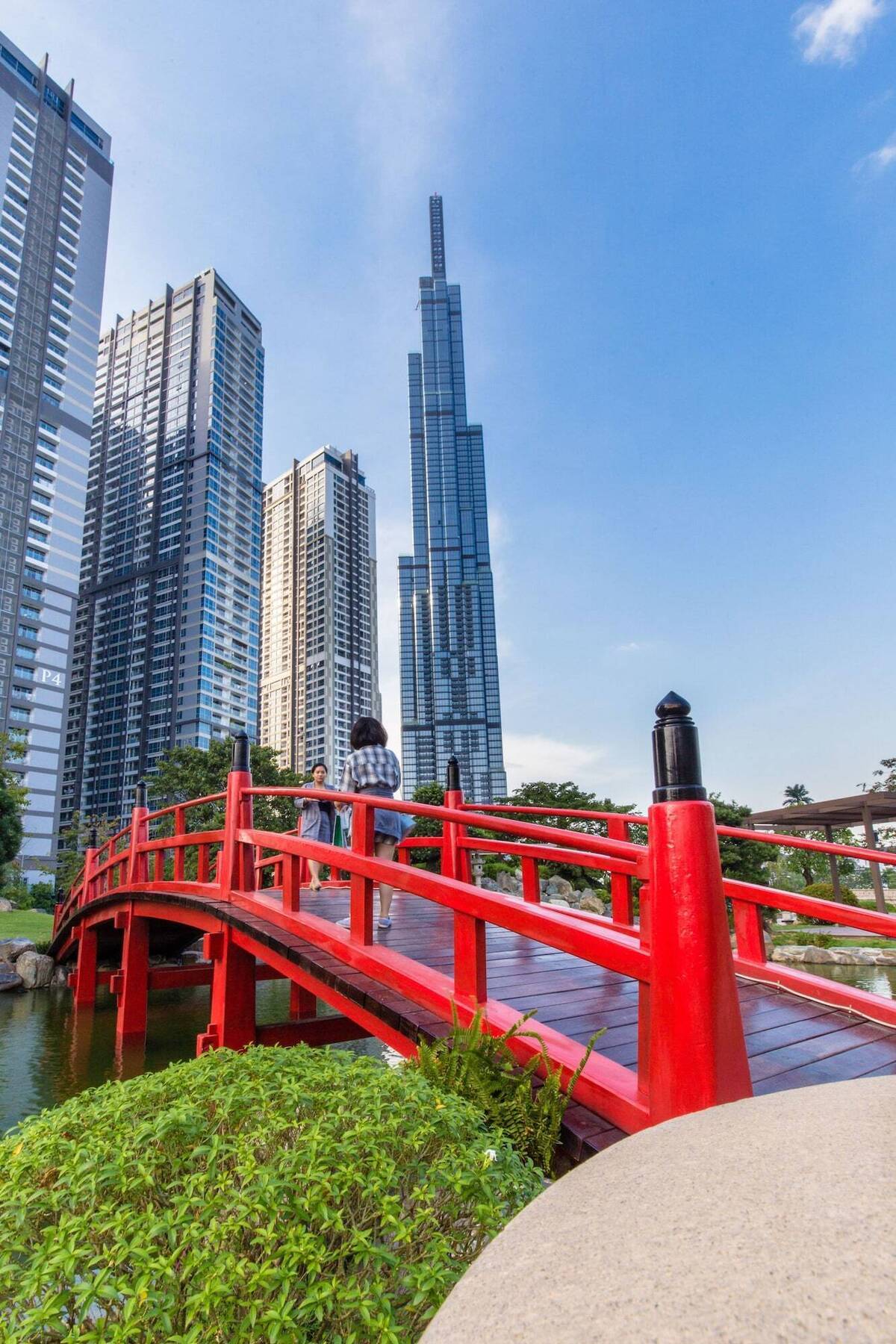 Laze Saigon Vinhomes Park Apartment *