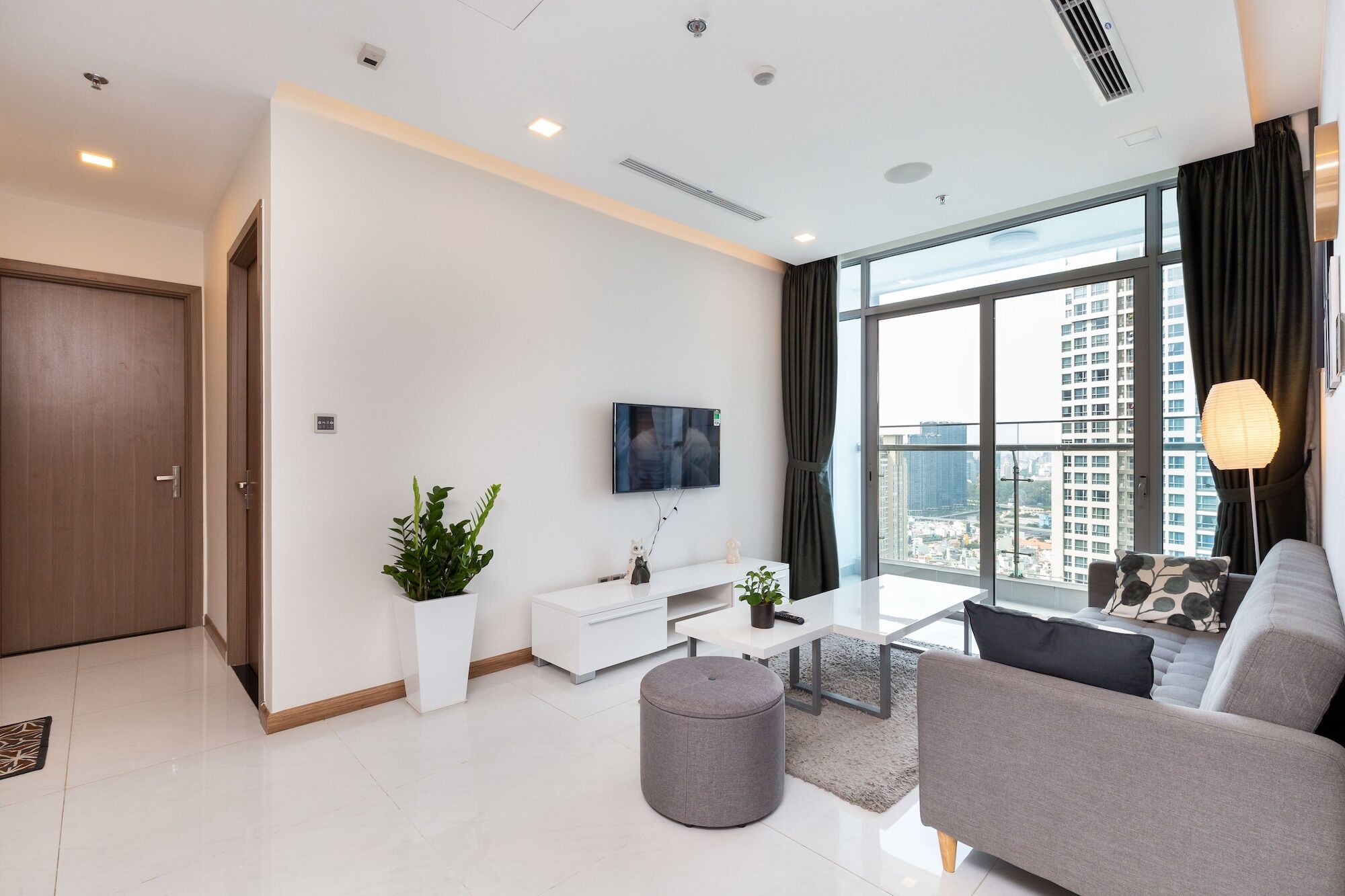 Laze Saigon Vinhomes Park Apartment Ho Chi Minh City
